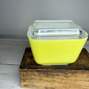 Vintage PYREX #501-B Yellow 1-1/2 Cup Refrigerator Dish with Lid 501-C